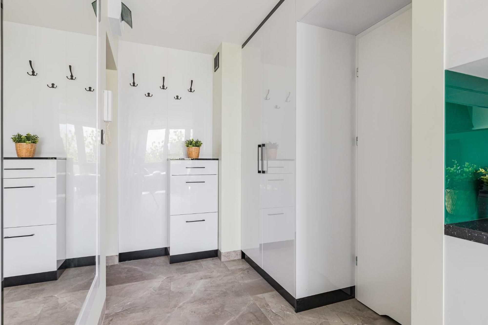 Superapart Saska 48A, Sleek 6Th-Floor Studio With Balcony & Elevator Access Варшава Экстерьер фото